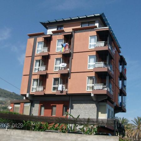 Residence Dei Fiori Bordighera Buitenkant foto