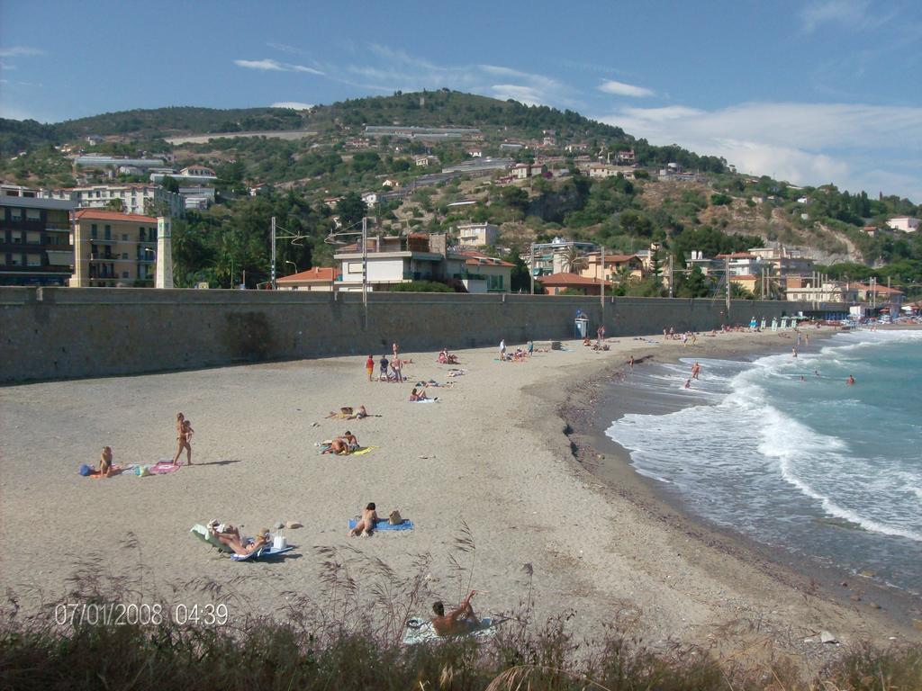 Residence Dei Fiori Bordighera Buitenkant foto