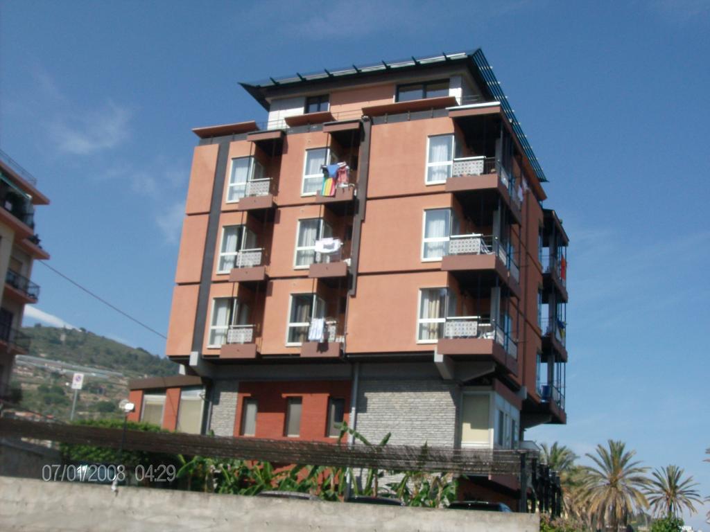Residence Dei Fiori Bordighera Buitenkant foto
