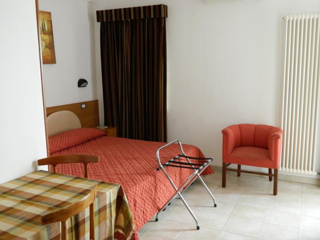 Residence Dei Fiori Bordighera Kamer foto