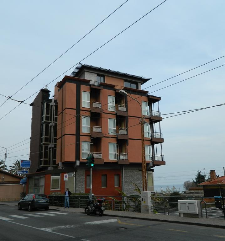 Residence Dei Fiori Bordighera Buitenkant foto